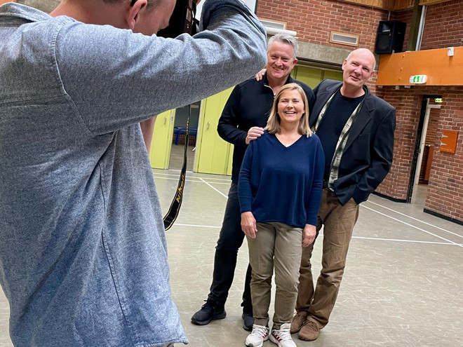 Ungdomsskoleteam får taget fotos