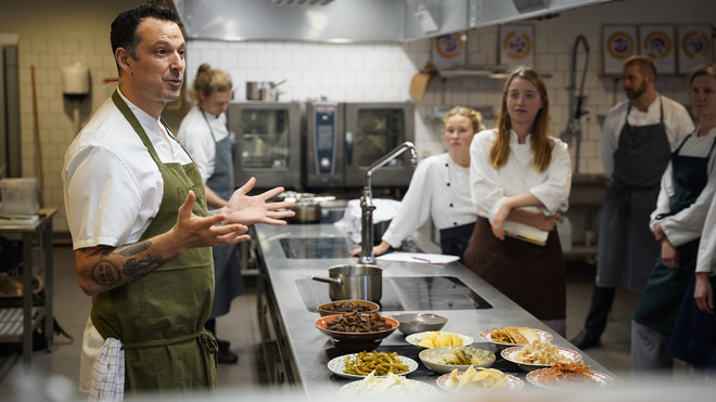 Matt Orlando - international pioner inden for bæredygtig gastronomi - lærer fra sig på HRS.